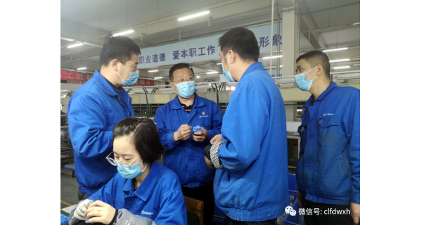 ▌長嶺紡電新聞 ▌ 走在前 做表率 助生產(chǎn) 保交付 長嶺紡電新產(chǎn)品生產(chǎn)任務(wù)緊，機關(guān)支部來幫忙